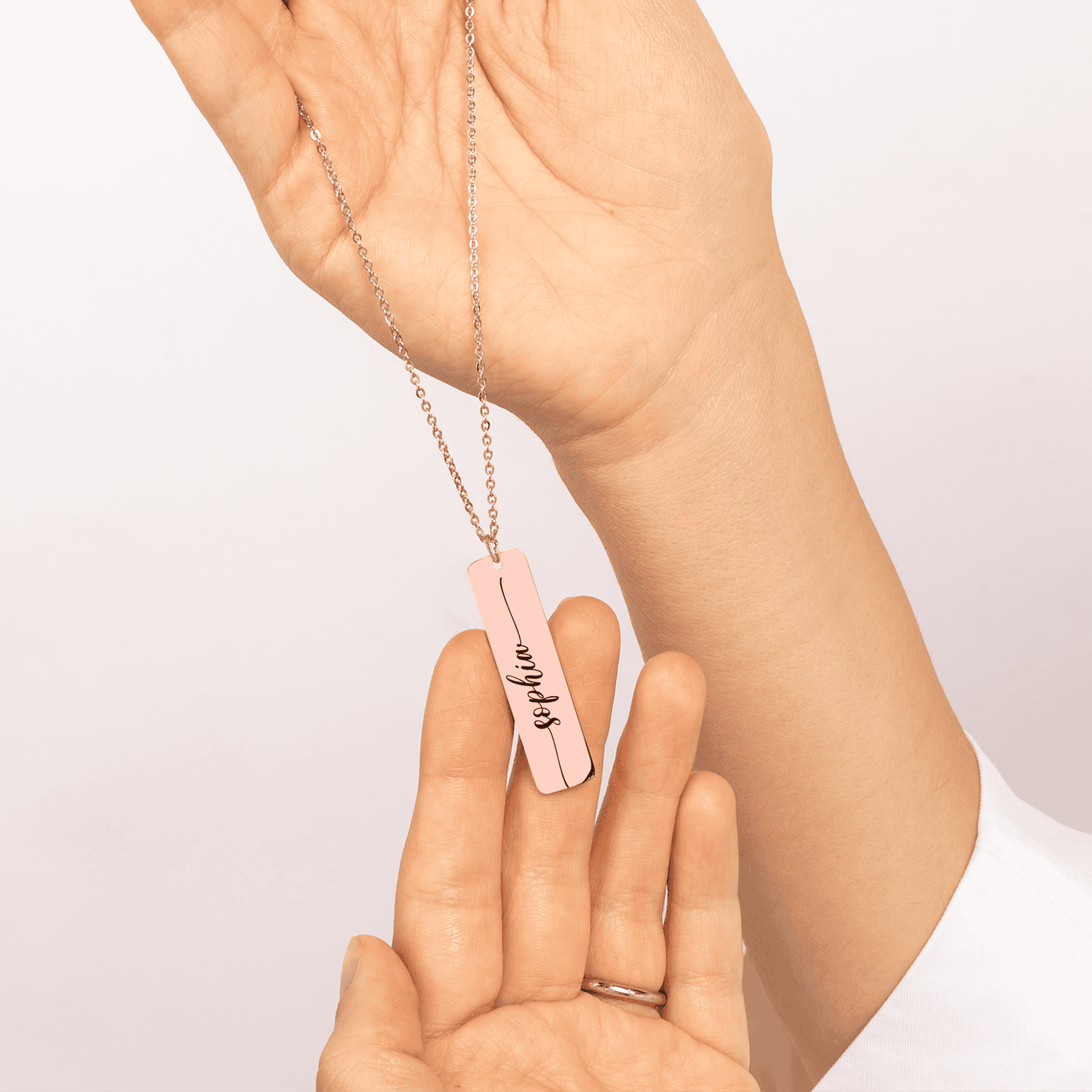 Personalized Vertical Name Necklace – Custom Engraved Jewelry
